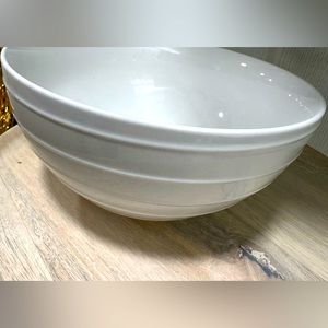 Mikasa Swirl Serving Bowl 8.5” wide , 6” Deep New